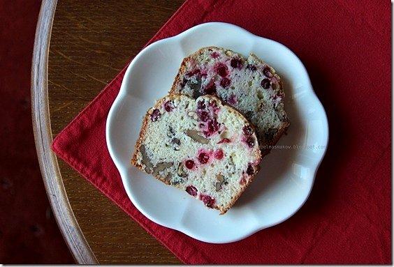 Zimowe ciasto żurawinowo-pomarańczowe z orzechami