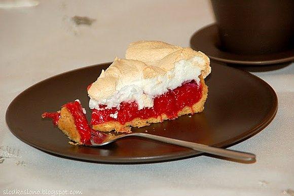 Tarta bezowo-żurawinowa