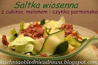 Sałatka wiosenna z cukinią, melonem i szynką parmeńską