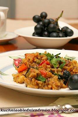 Paella z orzechami cashew wegetariańska