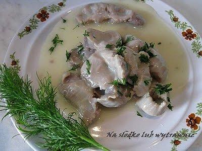 Żołądki w sosie koperkowym