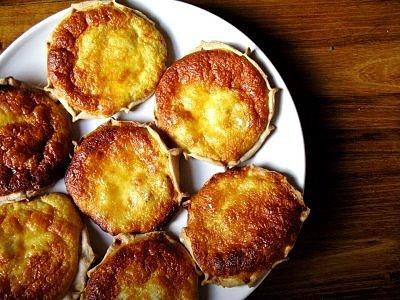 Pardulas z miodem, serkiem ricotta i rodzynkami