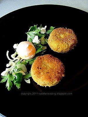 Perłowe arancini z gremolatą i jajkiem bez koszulki