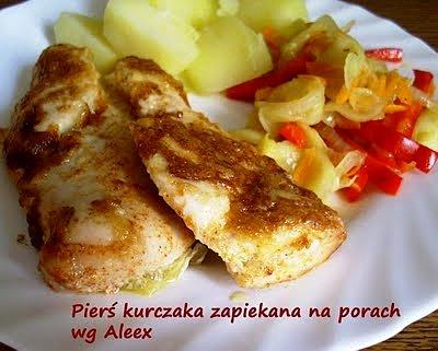 Piersi kurczaka zapiekane na porach
