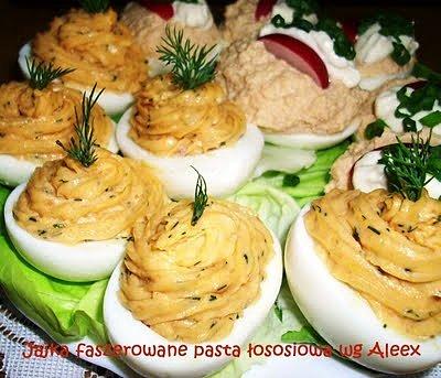 Jajka faszerowane pastą łososiową