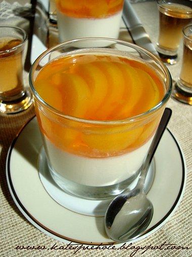 Pana Cotta z brzoskwiniami