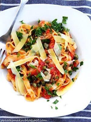 Fettuccine z sosem pomidorowo-sardynkowym