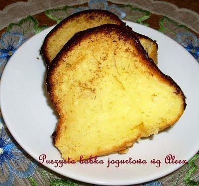 Puszysta babka jogurtowa