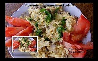 Jajecznica z pieczarkami i cebulką na śniadanie