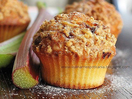 Muffiny z rabarbarem i kruszonką
