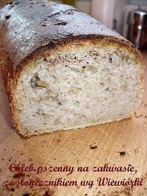 Dzień pozytywnych zdarzeń - chleb ze słonecznikiem i drożdżowe z rabarbarem