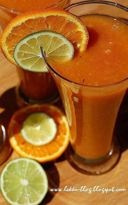 Maturalny koktajl pomidorowy z mango, arbuzem i pomarańczą