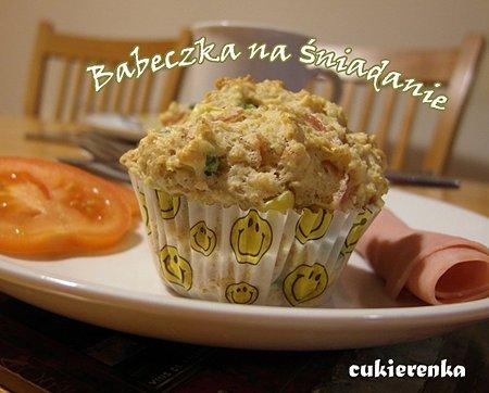 Babeczki z szynką, groszkiem i kukurydzą