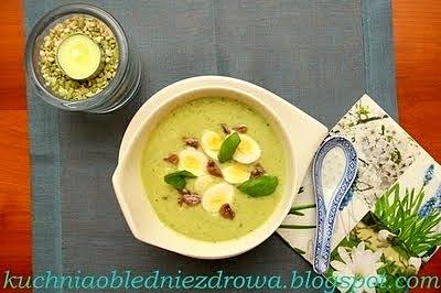Zupa krem z groszku i bazylii z anchovies i jajkami przepiórczymi