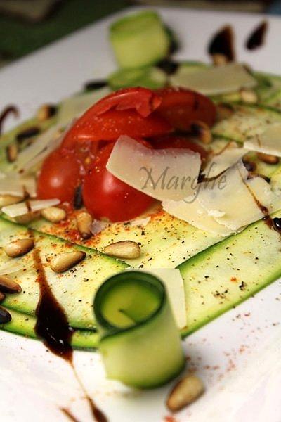 Carpaccio z surowej cukinii