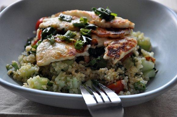 Tabbouleh z halloumi i warzywami