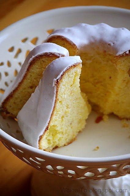 Babka cytrynowa z lukrem