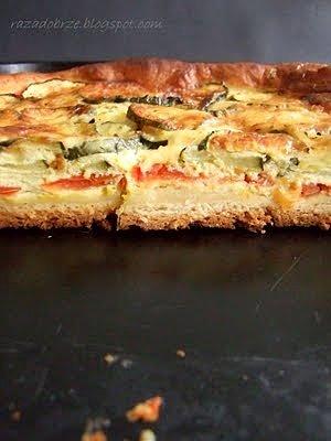 Drożdżowe ciasto na grubym spodzie bezmięsne