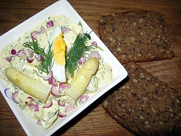 Sałatka szparagowo-jajeczna