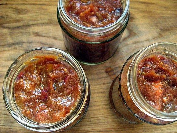 Chutney rabarbarowo-daktylowy