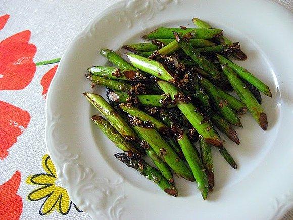 Smażone szparagi stir-fried