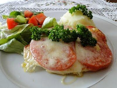 Filet z kurczaka z pomidorem i mozzarellą