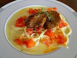 Kotlety cielęce na spaghetti z sosem curry