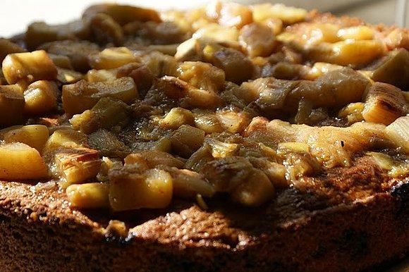 Rabarbarowe ciasto z cynamonem i cukrem pudrem