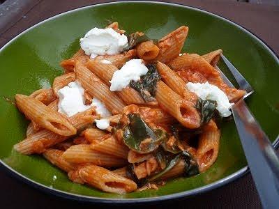 Pasta pomidorowa z tuńczykiem, szpinakiem i mascarpone