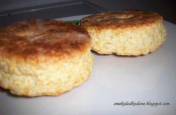 Scones angielskie bułeczki z mąki, masła i mleka