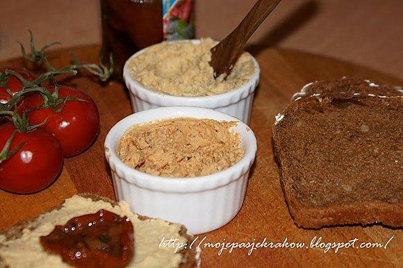 Hummus - tradycyjny przepis na pastę z ciecierzycy i tahini