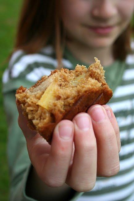 Blondies z mango i orzechami