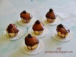 Muffinki z czereśniami i czekoladą
