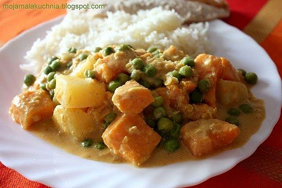 Curry ze słodkich ziemniaków i groszku w mleczku kokosowym