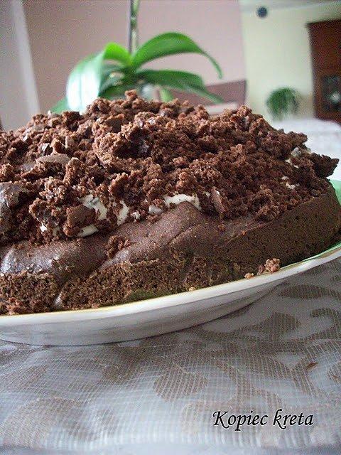 Kopiec kreta, ciasto czekoladowe z pianką i orzechami