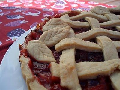 Ciasto z krateczką z owocami na kruchym spodzie