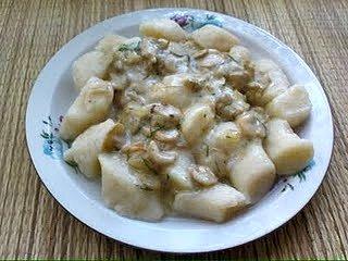 Kopytka z sosem pieczarkowym