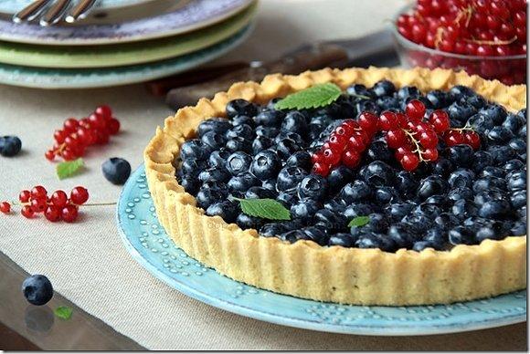Tarta piaskowa z karmelem i borówką
