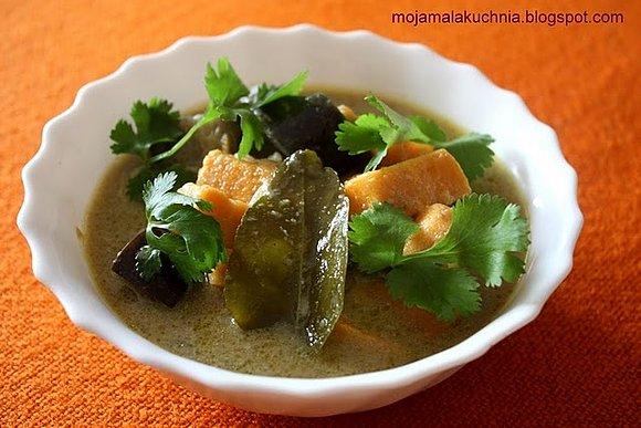 Zielone curry z bakłażanem i słodkim ziemniakiem