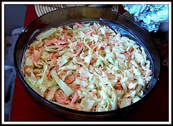 Coleslaw sałatka z kapusty i marchwi, łatwa i szybka w przygotowaniu