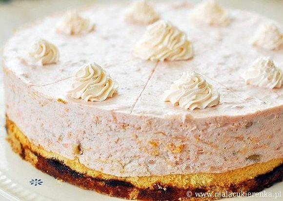 Śmietanowy tort z rabarbarem