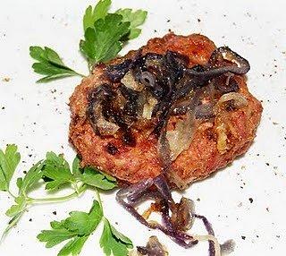 Buniowe burgery z karmelizowaną cebulką