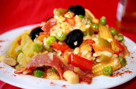 Smak waszych ust, hiszpańskie dziewczyny, czyli paella