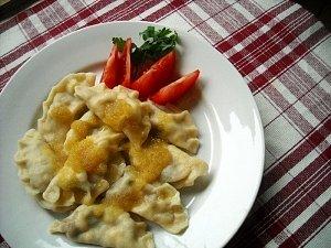 Pierogi wiejskie przepis na tradycyjne danie z farszem