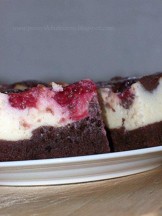 Sernikobrownie z malinami