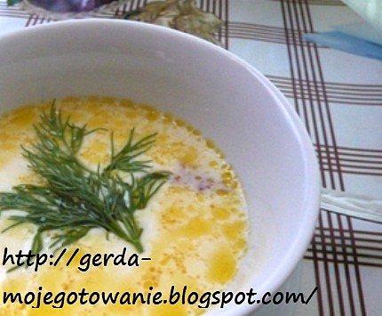 Serowa zupa z warzywami i serem topionym