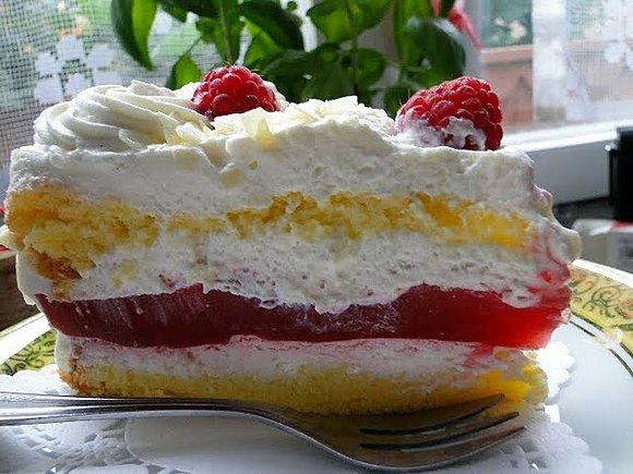 Tort czekoladowo-malinowy