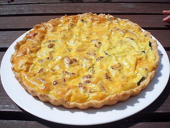 Quiche z cukinią i suszonymi pomidorami