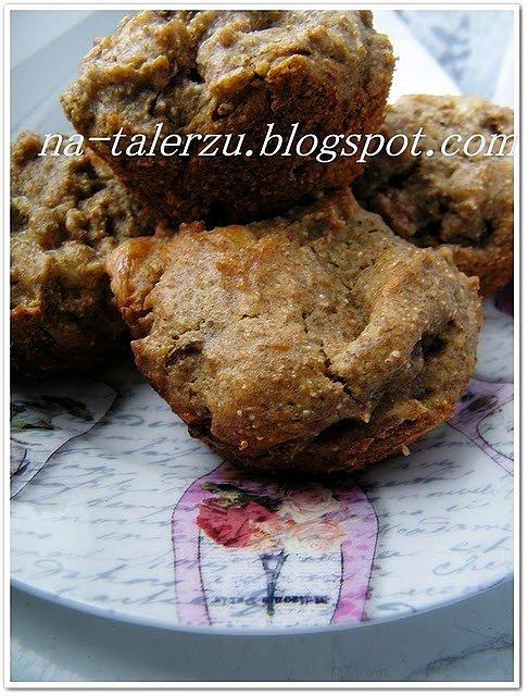 Wytrawne muffinki razowe z cebulą