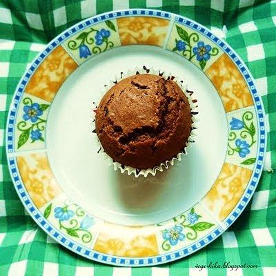 Czekoladowe muffiny z nadzieniem jabłkowym